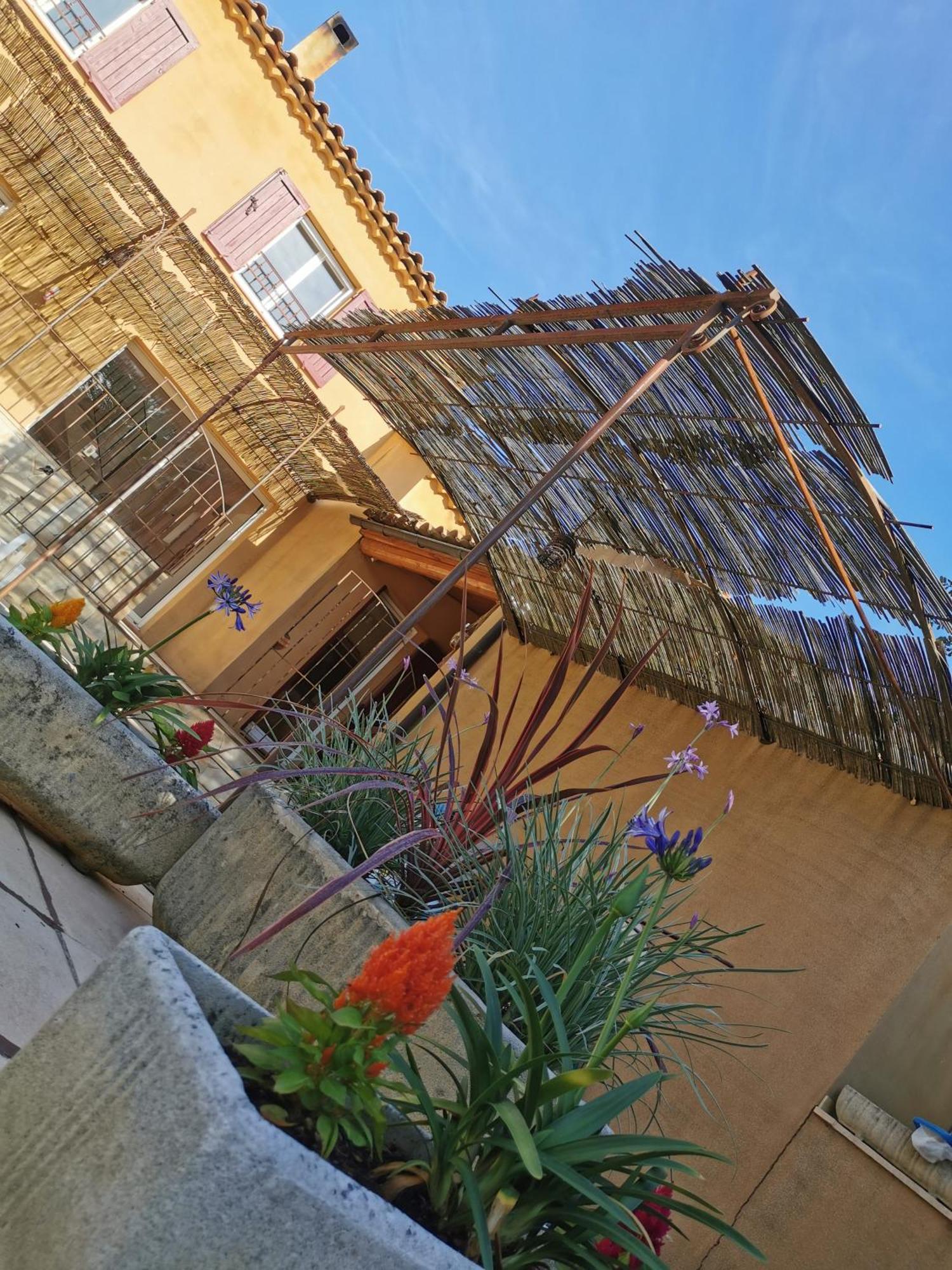 Studio 25M2 Avec Piscine Et Spa, Proche Iter Et Cadarache Apartment Valensole Luaran gambar